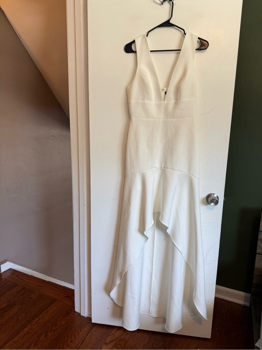 Bcbgmaxazria white v neck tank high low ruffle maxi length gown size 6